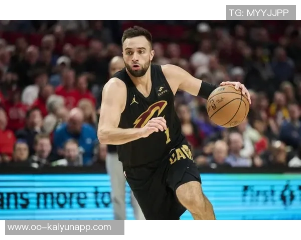 名嘴比尔西蒙斯点评黄蜂队打法有趣期待引入强力内线球员 名嘴比尔西蒙斯点评黄蜂队打法有趣期待引入强力内线球员