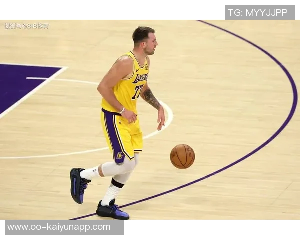 东契奇单场得分超三巨头合计表现引发媒体热议