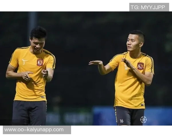 黄博文称赞蒯纪闻社媒表现出色蒯纪闻幽默回应定位球实力强大